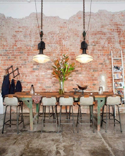 Теплі цегляні стіни: ключовий елемент інтер'єру в стилі гранж 2026.