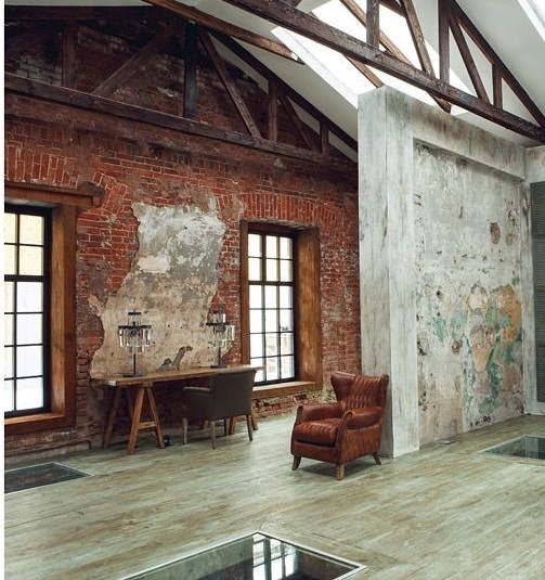 Частина стіни з цеглою та штукатуркою в інтер'єрі гранж 2026: акцент на фактурі.