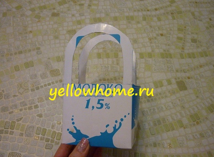 Майже готова! Завершення формування подарункової упаковки з пакета молока своїми руками.