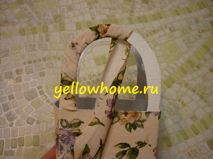 Елегантна упаковка з молока Подарункова упаковка своїми руками з пакета молока, прикрашена атласною стрічкою.