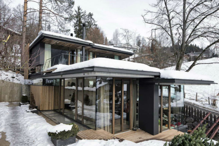 Заводська збірка модулів Монтаж стінових панелей модульного будинку на заводі – швидке будівництво