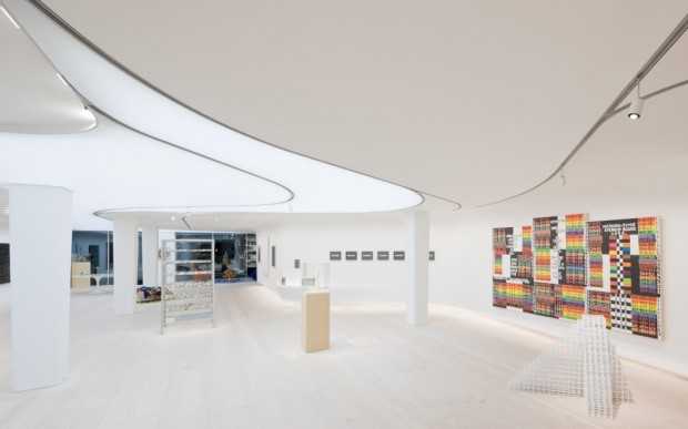 Лофт: Великий та світлий Дизайн лофт 2026: великий простір з авангардними елементами та скляними стінами для освітлення