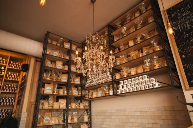 Загальний вигляд Загальний вигляд затишної кав'ярні в Нижньому Новгороді.