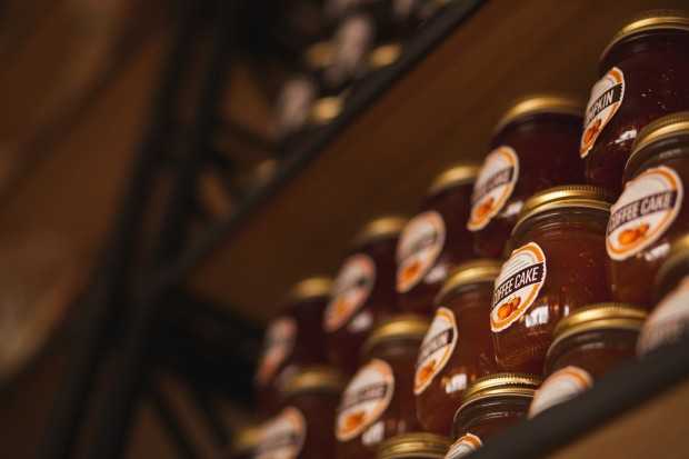 Світловий дизайн Освітлення в стилі ретро 2026 в інтер'єрі кав'ярні від Cross Art Studio, Нижній Новгород