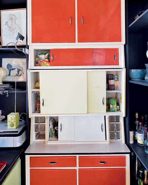 Дерево та кераміка Інтер'єр шале: деталі дерев'яного оздоблення та керамічні елементи декору у вітальні