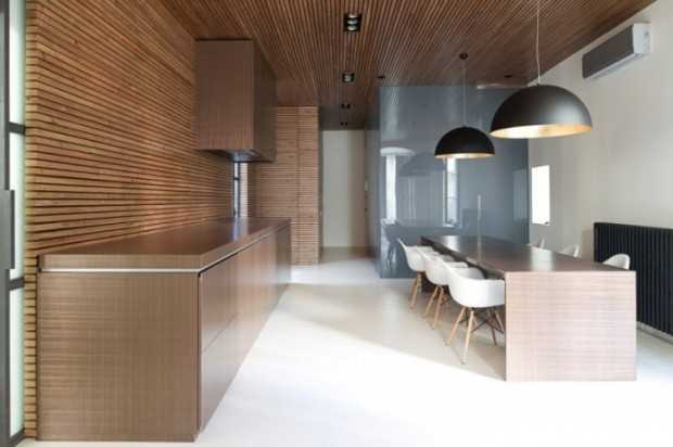 Деталі Каталонського Дизайну Деталі дизайну квартири в Барселоні, що підкреслюють каталонські традиції та сучасний стиль.