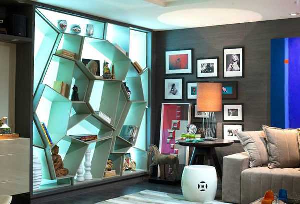 Арт-нуво в Бразилії Вітальня в стилі арт-нуво в Бразилії, акцент на музику, асиметричне освітлення.