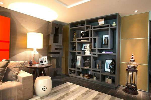 Асиметрія та музика Вітальня арт-нуво з музичними елементами та асиметричним освітленням в бразильському інтер'єрі.