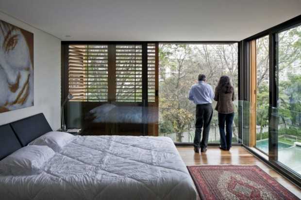 Vila Madalena: деталі Деталі інтер'єру Vila Madalena: акцент на бразильській архітектурі та природних матеріалах.