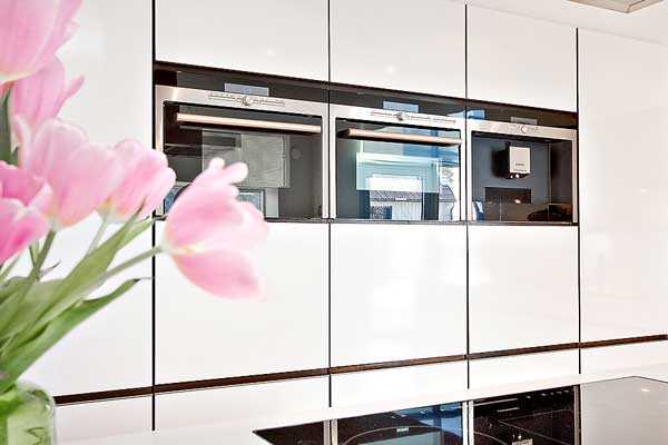 Природна гармонія Інтер'єр вітальні в шведському домі з використанням природних матеріалів, дизайн на 2026 рік.