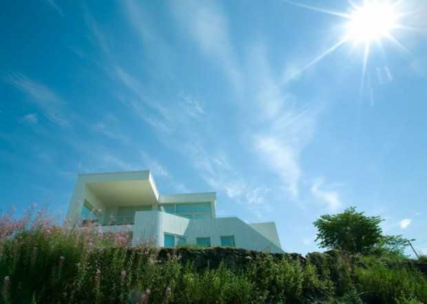 Природні матеріали Скандинавський дизайн інтер'єру вілли з використанням натуральних матеріалів та світлих кольорів