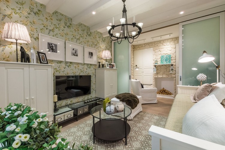 Диван і камінь Інтер'єр вітальні з диваном та стіною з декоративного каменю