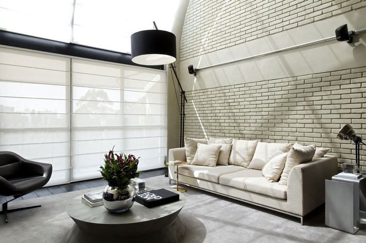 Декоративний камінь для вітальні Сучасне оздоблення вітальні декоративним каменем, що імітує натуральні матеріали.