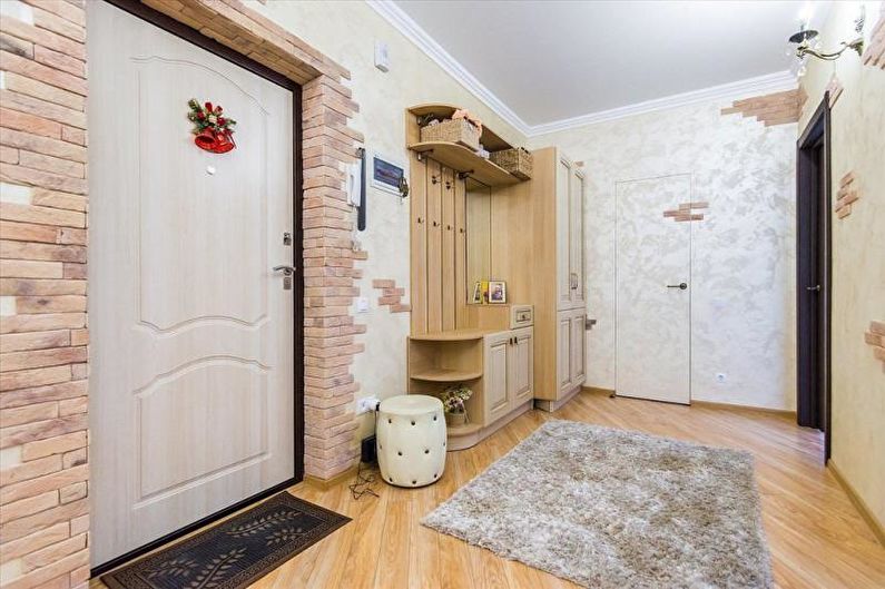 Автентична цегляна кладка Деталізація цегляної кладки в дизайні передпокою, що надає автентичності