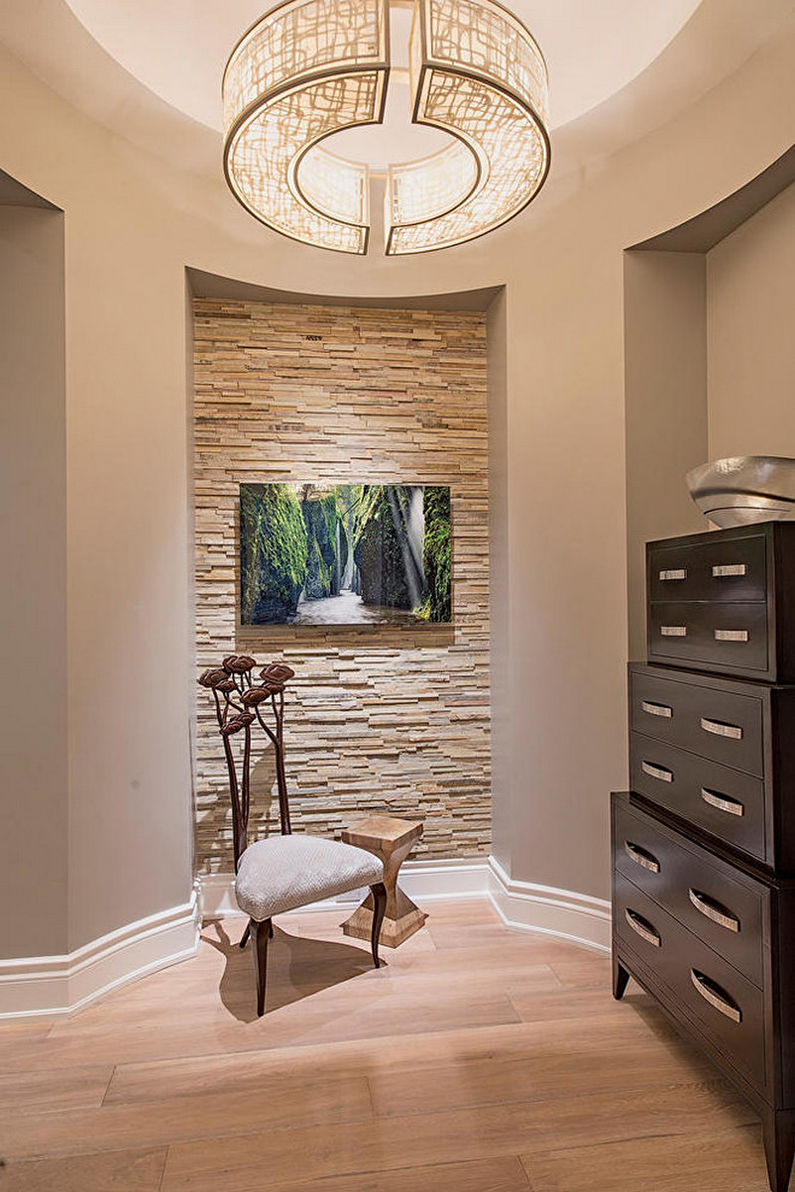 Стильна цегляна стіна Стильне рішення для стіни в прихожій за допомогою декоративної цегли.