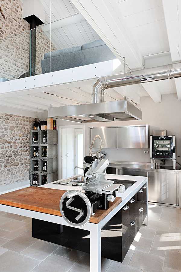 Кухня: сучасний дизайн Кухня в італійській віллі 2026: поєднання сучасного дизайну та італійського стилю.