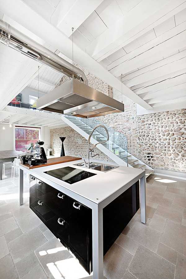 Деталі: італійський шик Деталі інтер'єру італійської вілли 2026: італійський стиль, мінімалізм та скляні елементи.