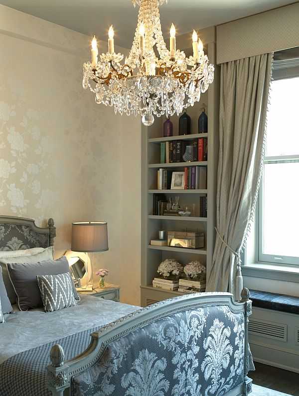 Сяйво кришталю вдома Вишукані кришталеві вироби в інтер'єрі, що підкреслюють стиль та елегантність приміщення.