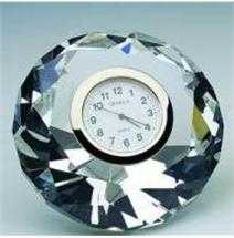 Квітковий кришталь Скляні вироби з квітковим розписом і кришталеві елементи в мінімалістичному інтер'єрі 2026