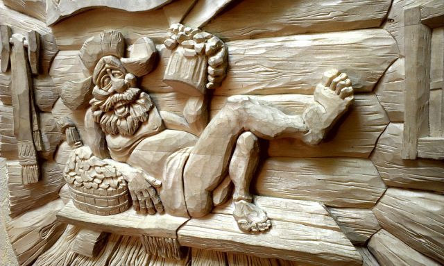 Дерево в інтер'єрі Різьблення по дереву в інтер'єрі: дерев'яні елементи декору ручної роботи.