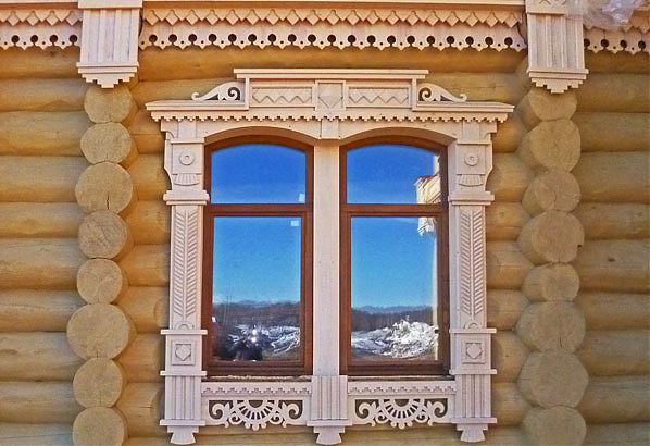 Декор фасаду деревом Різьблення по дереву в декорі фасаду будинку: елегантність та індивідуальність.