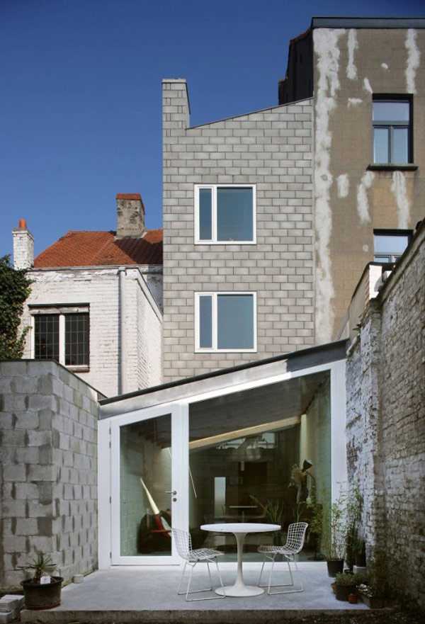 Сучасний хол у бельгійському домі Стильний дизайн холу в бельгійському будинку з використанням натуральних матеріалів