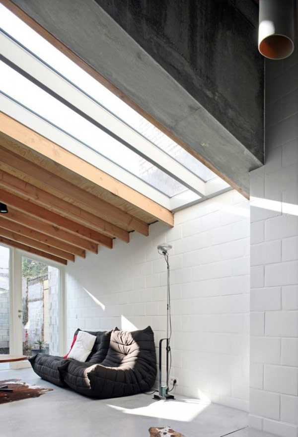 Світлий та мінімалістичний хол Сучасний дизайн холу з акцентом на природне освітлення та мінімалізм в Генті