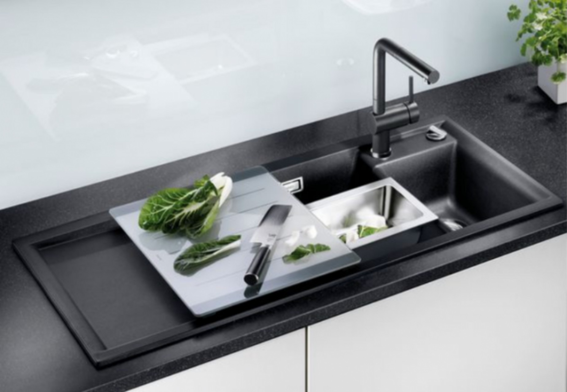 Одинарна мийка: класика Одинарна мийка з нержавіючої сталі: класичний та практичний вибір для будь-якої кухні.