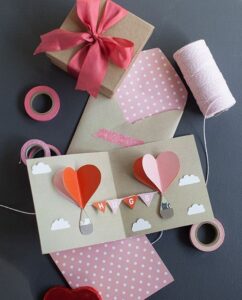 Кардмейкінг: створюємо затишок та емоції в оселі власноруч — листівки своїми руками