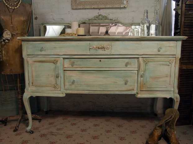 Зістарений комод в стилі шеббі-шик – техніка штучного зістарювання меблів своїми руками.