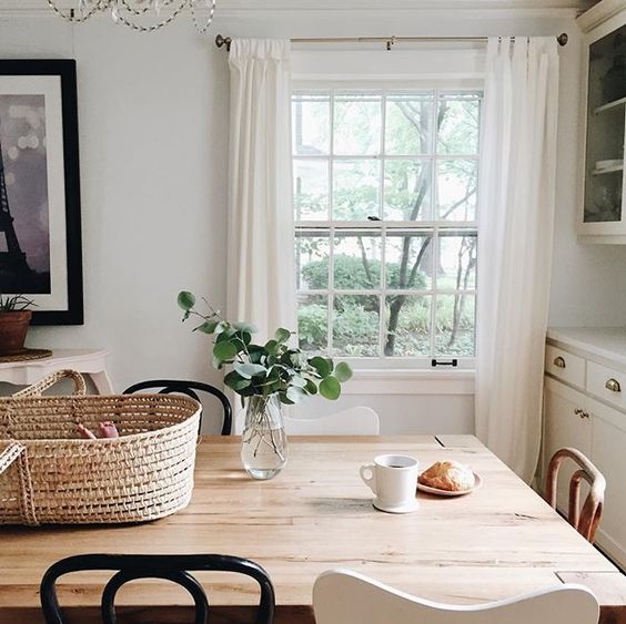 Квітковий акцент Штори для дачі з квітковим принтом: романтичний акцент у вашому заміському будинку.