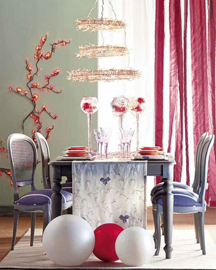 Затишна романтика 2026 Ідеї для романтичного декору кімнати 2026: свічки, квіти та приглушене освітлення.