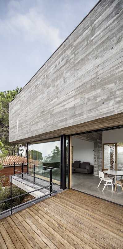 Будинок в ландшафті Вертикальний вид на будинок, інтегрований у схил: архітектурне рішення 2026