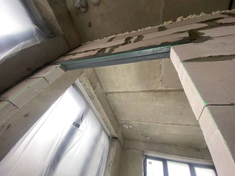 Нові перегородки з газоблоку Зведені нові перегородки з газоблоку в квартирі під чорнове оздоблення