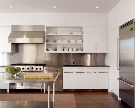 Кухня з островом 2026 Сучасний дизайн кухні 2026: велика кухня з островом та барною стійкою.