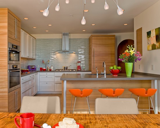 Комфортна кухня 2026 Ергономічний дизайн кухні 2026: зручне розташування техніки та шаф для максимального комфорту.