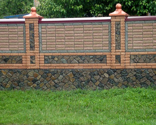Камінь і цегла Цегляний паркан з декоративним каменем для дачі: унікальний дизайн 2026