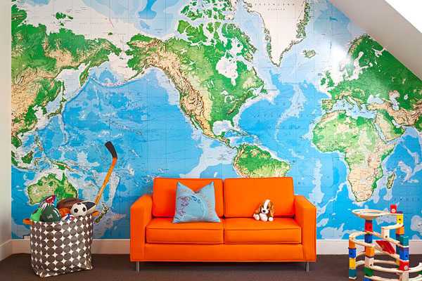 Карта-шпалери в інтер'єрі Інтер'єр з великою картою-шпалерами на всю стіну: оригінальний дизайн кімнати.