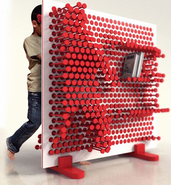 Книжкові полиці в інтер'єрі Сучасні книжкові полиці в італійській вітальні – елегантне зберігання книг та декору.