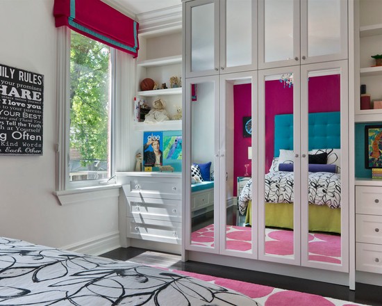 Дзеркальна шафа Дзеркальна шафа-купе в сучасному дизайні кімнати для дівчинки-підлітка 2026.