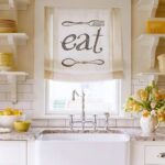 Короткі штори: як візуально збільшити кухню. Практичні поради