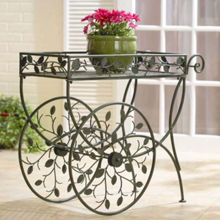Міцна та елегантна Кована підставка для квітів з металу, міцна та довговічна конструкція для рослин.