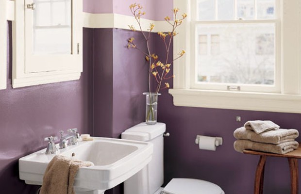 Фарба для вологих зон Приклад використання вологостійкої фарби у ванній кімнаті з душовою кабіною.