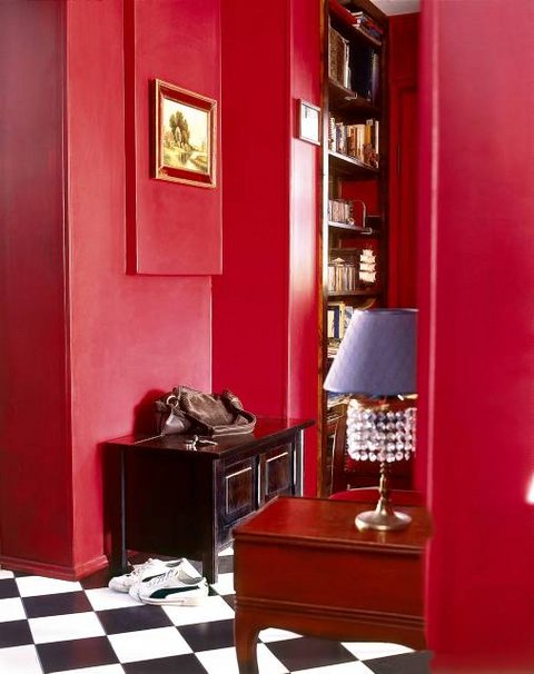 Елегантний червоний передпокій Червоний передпокій: елегантний дизайн з використанням червоного кольору в інтер'єрі