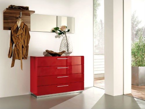 Червоні меблі: акцент Меблі червоного кольору в інтер'єрі передпокою: акцент на стилі та елегантності