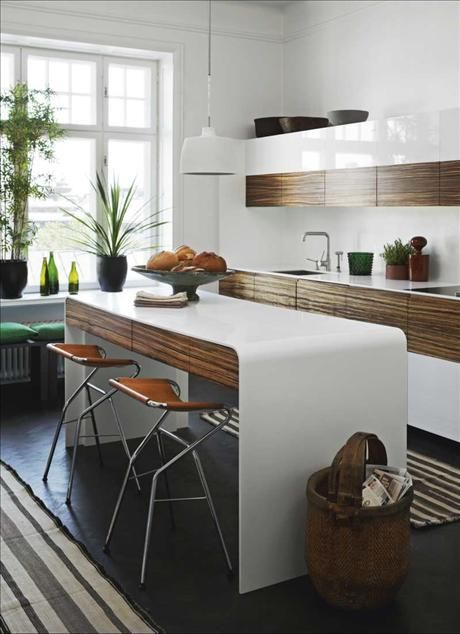 Кухня зебрано: гарнітур Сучасний кухонний гарнітур з фасадами під дерево зебрано, стильний дизайн.