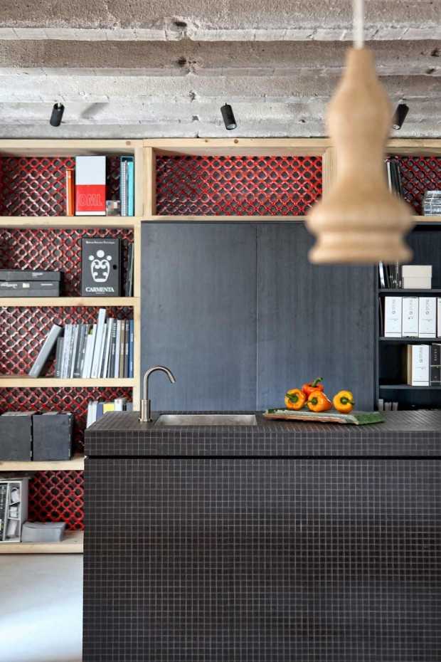 Лофт у ванній Сучасна ванна кімната в стилі лофт в Афінах з використанням бетону та природних матеріалів.