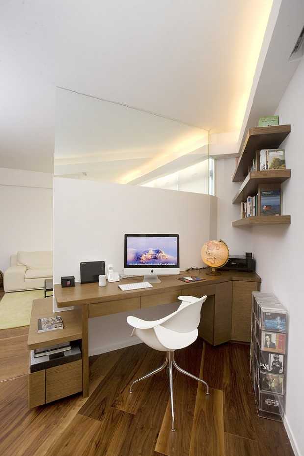 Світле дерево: Мінімалізм Сучасний дизайн інтер'єру квартири в стилі мінімалізм з використанням світлого дерева в обробці.