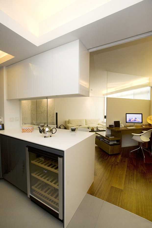 Максимум світла: Мінімалізм Інтер'єр квартири в стилі мінімалізм: великі вікна та світле дерево для максимального освітлення.