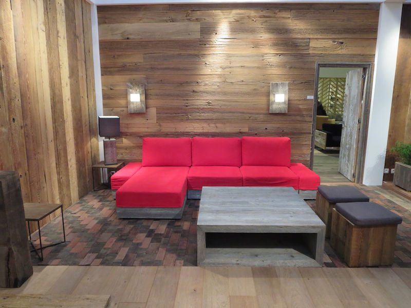 Ламінат на стіні 2026 Монтаж ламінату на стіну у вітальні: сучасний дизайн 2026 року, бюджетний ремонт.